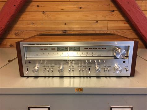 Another of the silver faced Pioneer line the Pioneer SX-1050 was the little brother to the giant SX-1250 in 1976 and 1977. . Pioneer sx850